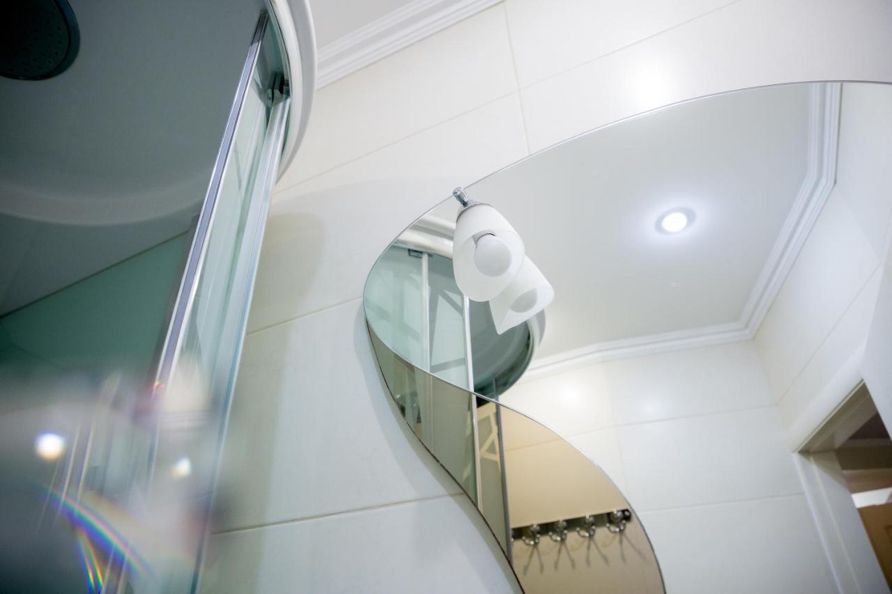Apartment On Valova Street リヴィウ エクステリア 写真
