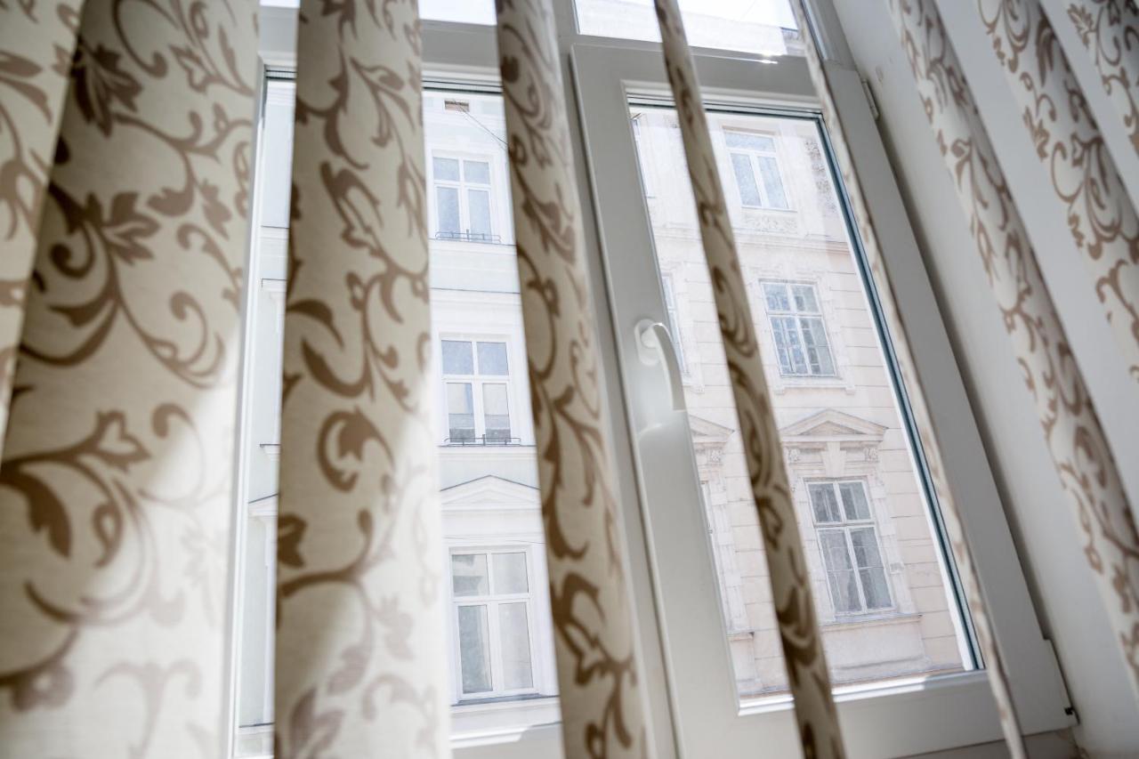 Apartment On Valova Street リヴィウ エクステリア 写真