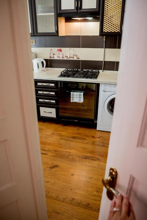 Apartment On Valova Street リヴィウ エクステリア 写真
