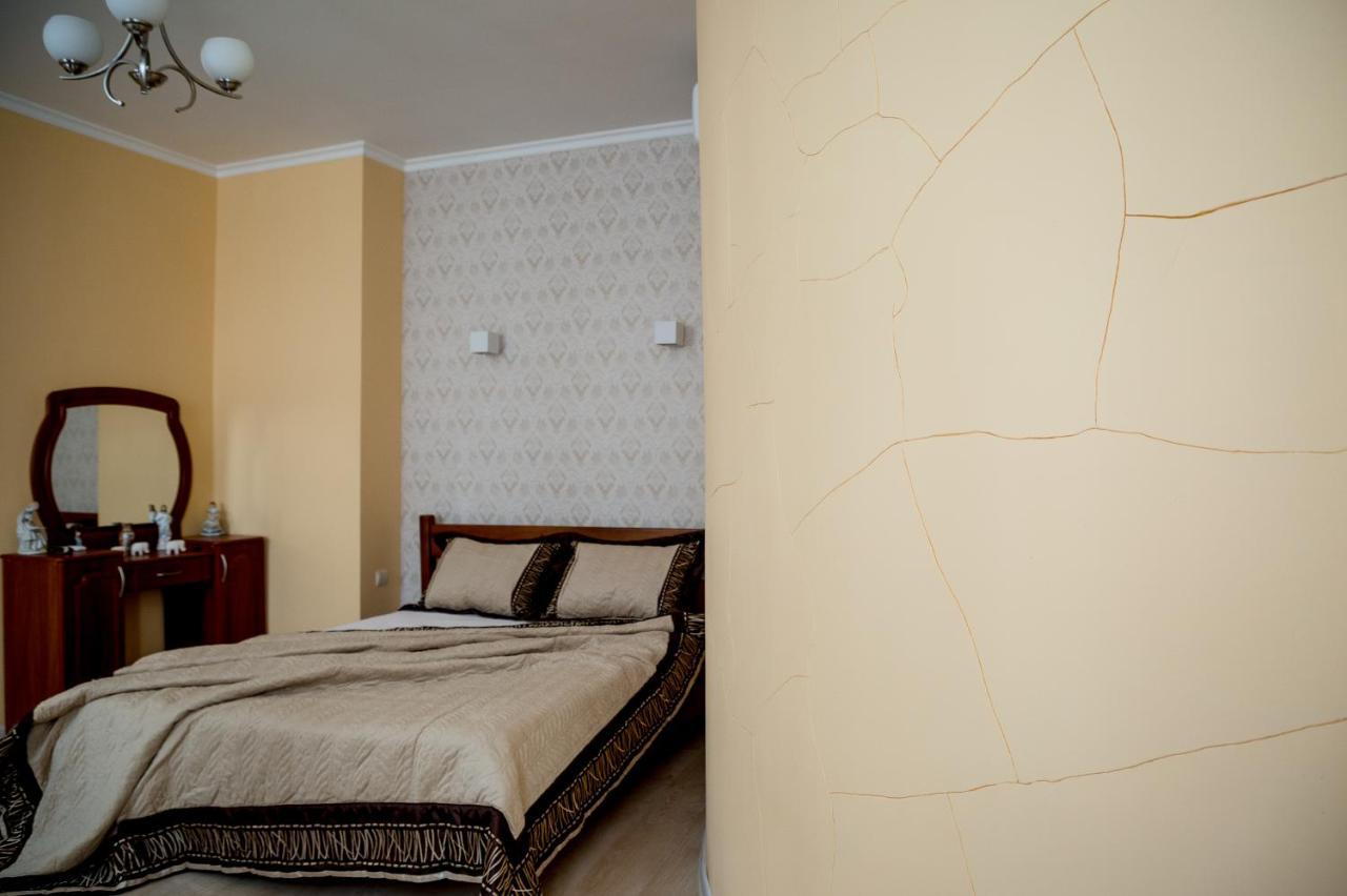 Apartment On Valova Street リヴィウ エクステリア 写真
